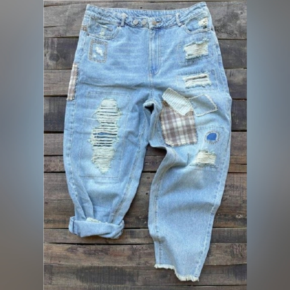 Jaded Gypsy Evening Meadows Distressed Patchwork Boyfriend Jeans | Size S/M